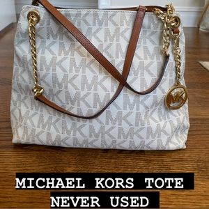 Micheal Kors tote never used